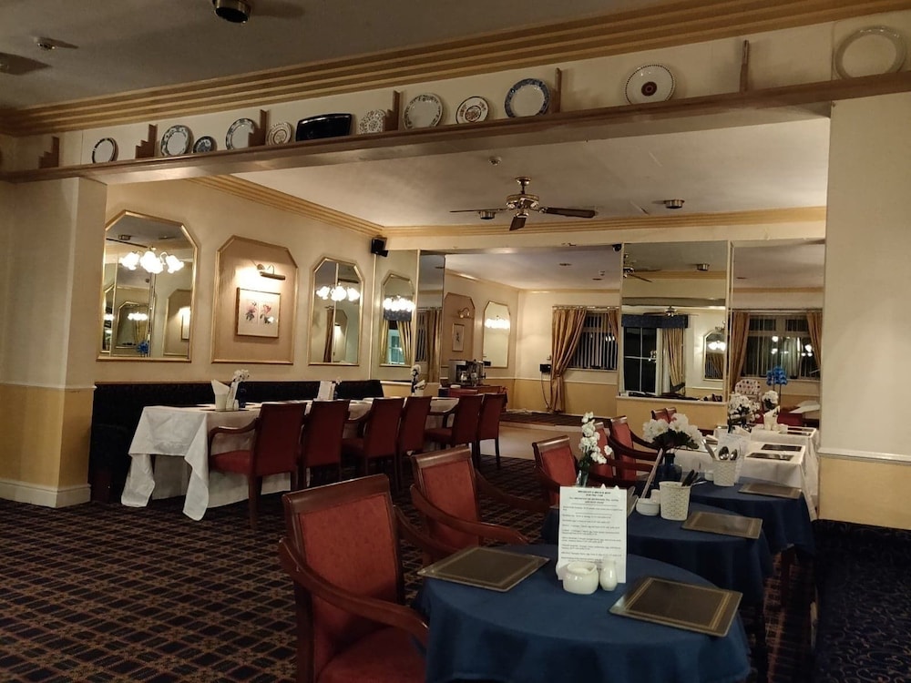 Rivelyn Hotel 27/35