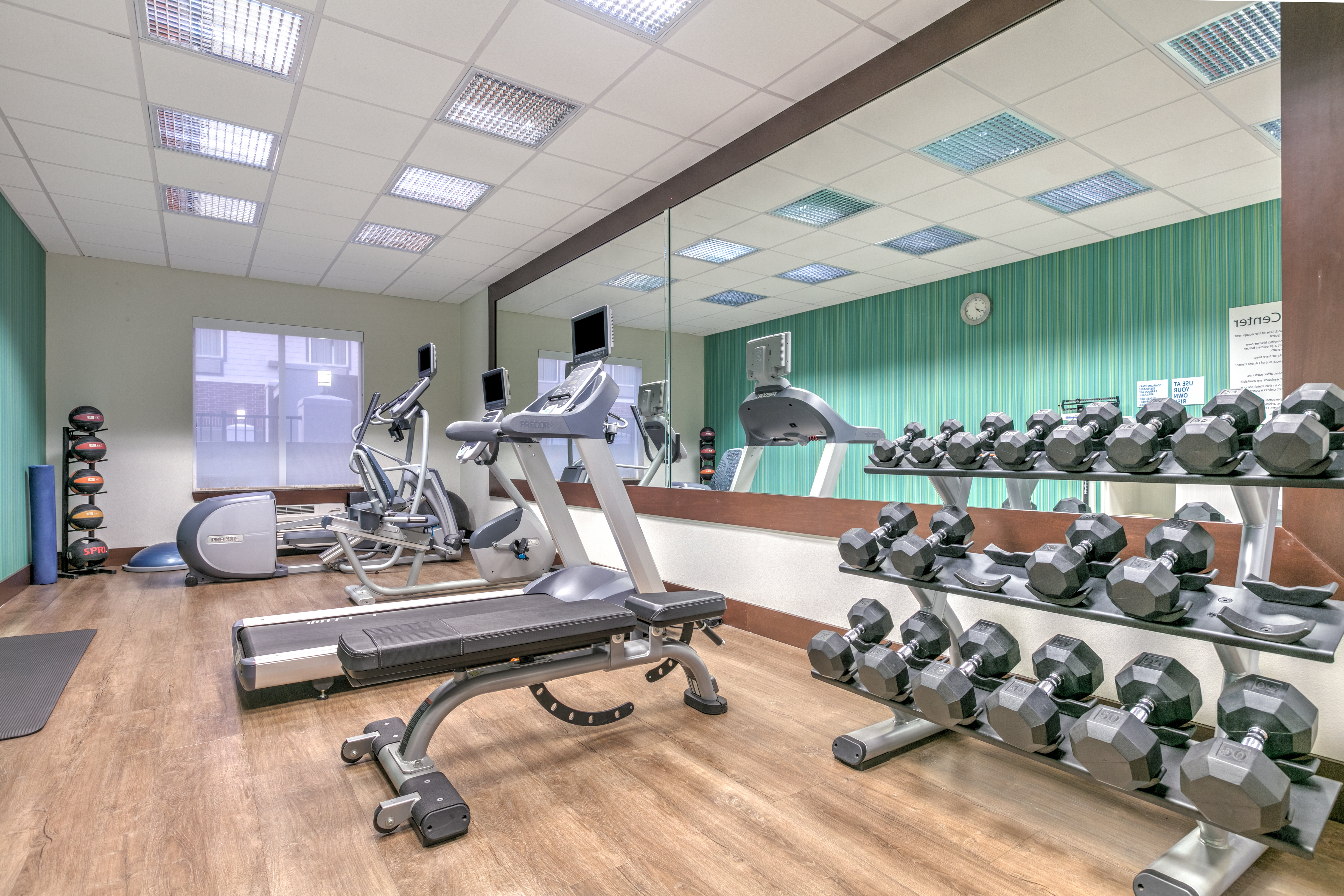 Holiday Inn Express Suites Clute Lake Jackson 40/63