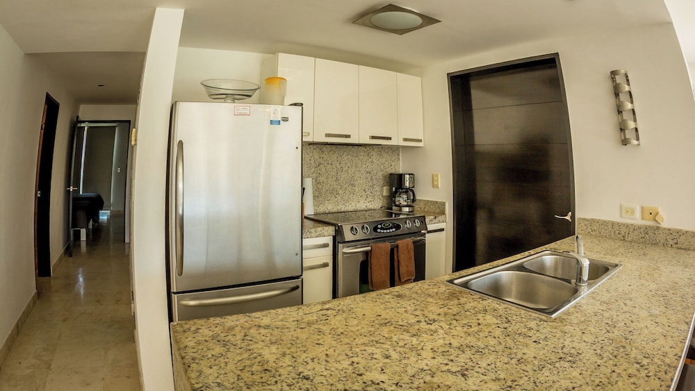 The Elements Oceanfront & Beachside Condo Hotel 22/50