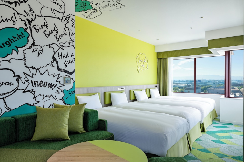 ROOM, QUADRUPLE