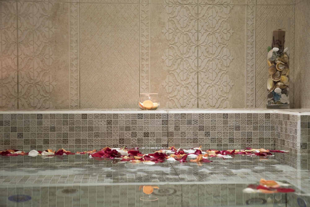 Paradise Saigon Boutique Hotel 46/50