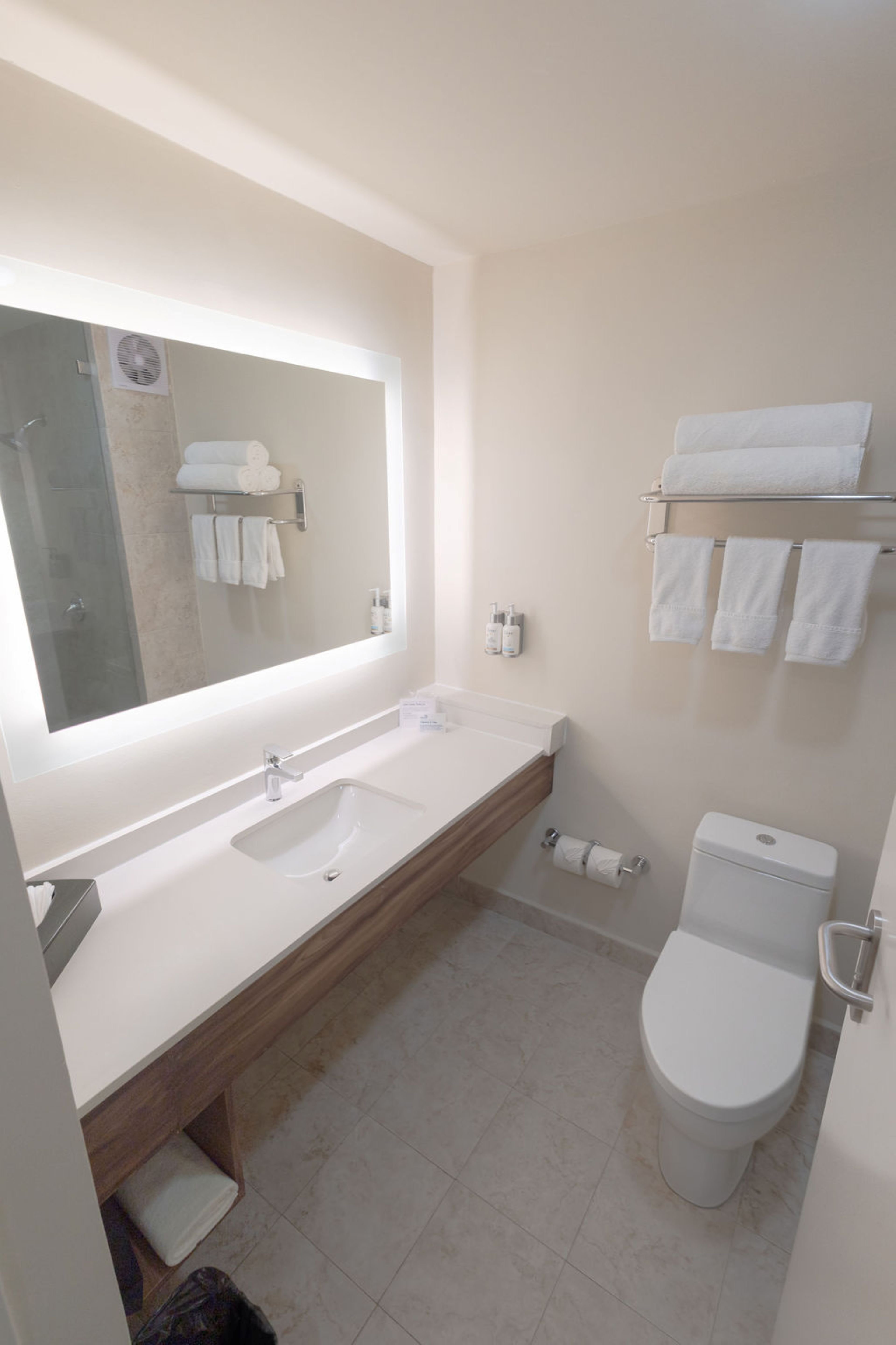 Holiday Inn Express Piedras Negras 72/72