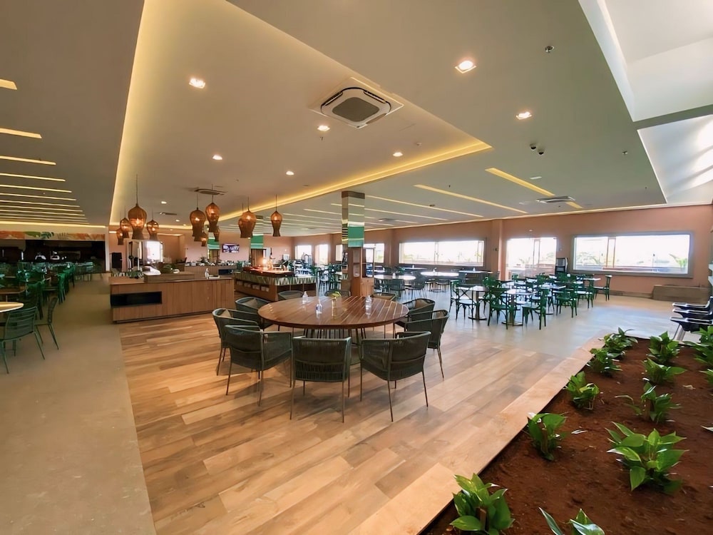 Hot Beach Suites 11/50