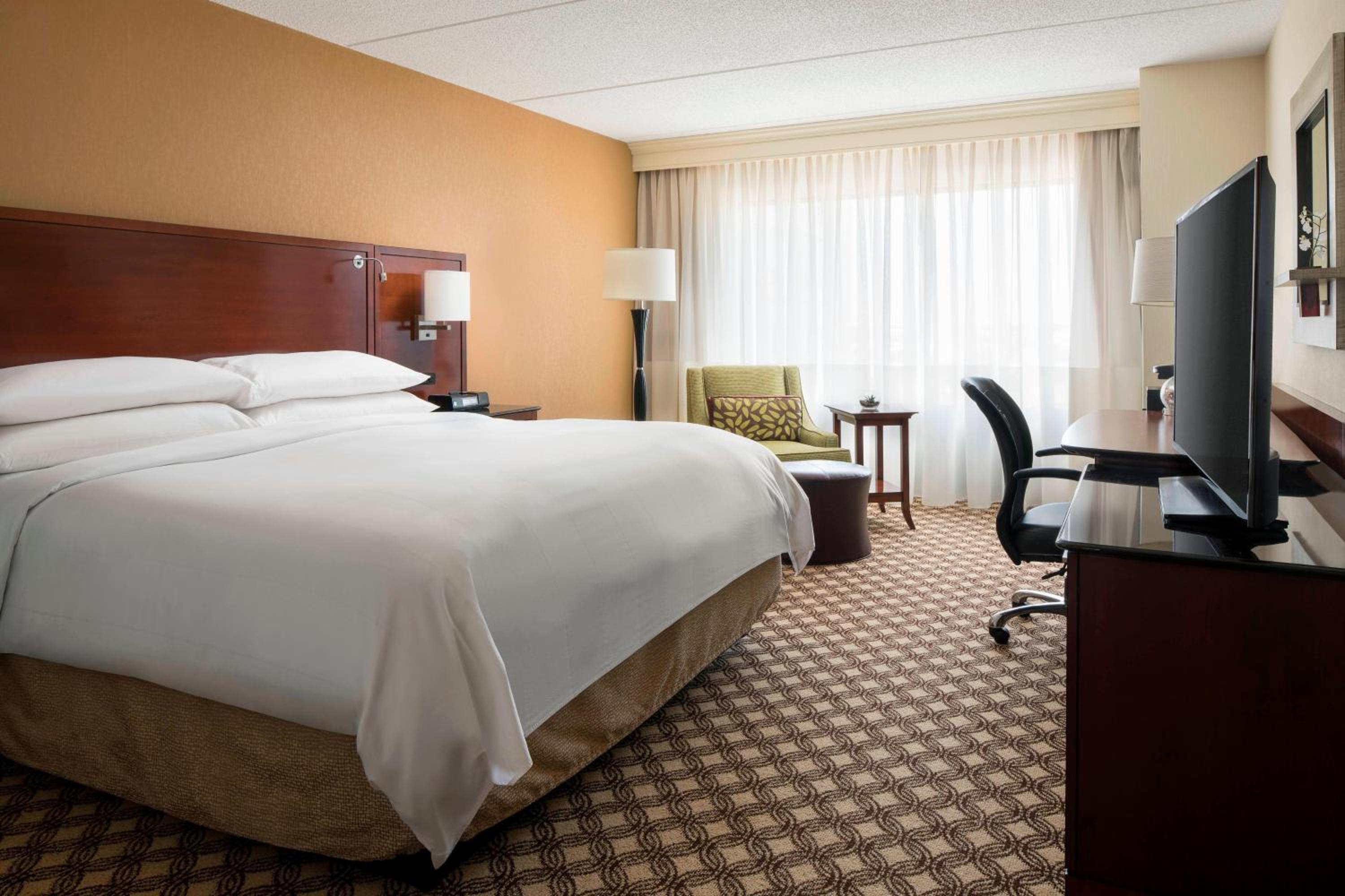 Room, King Bed, Concierge Level