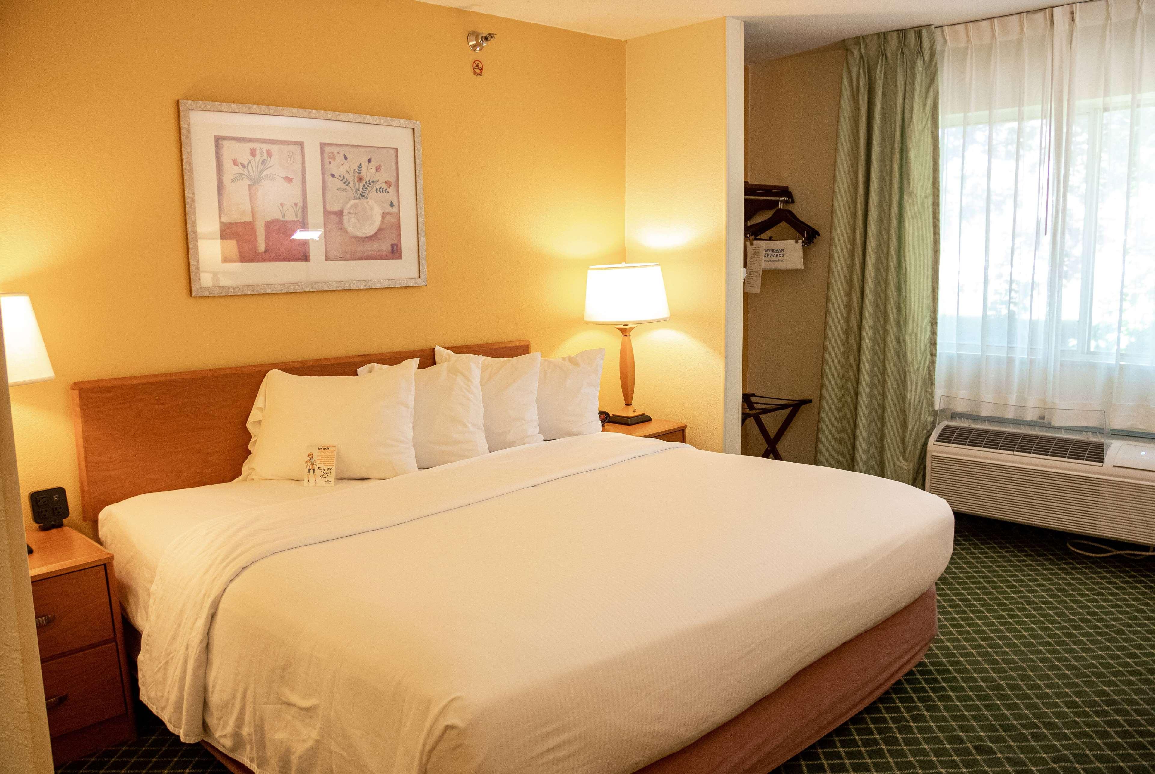 Room, Wingate By Wyndham Sioux City 2/7