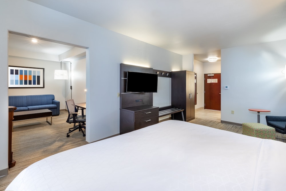 Holiday Inn Express Hotel Suites Guymon 30/69
