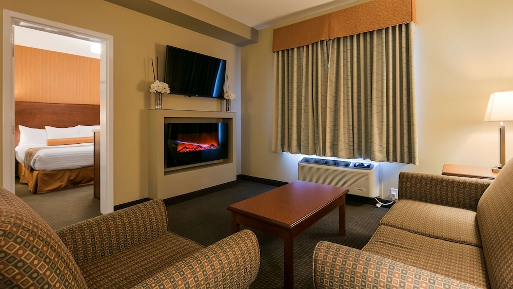 Best Western Plus Service Inn and Suites 35/56