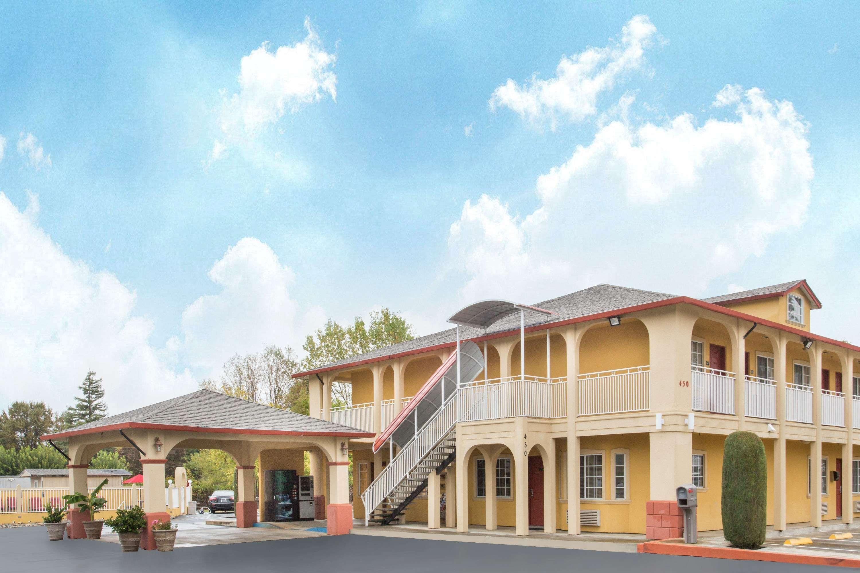 Upper Lake Inn & Suites 2/28