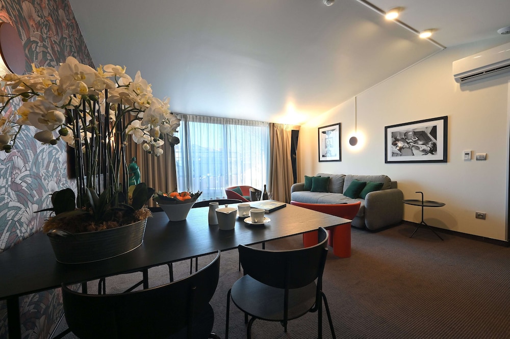 Park Hotel 57/73