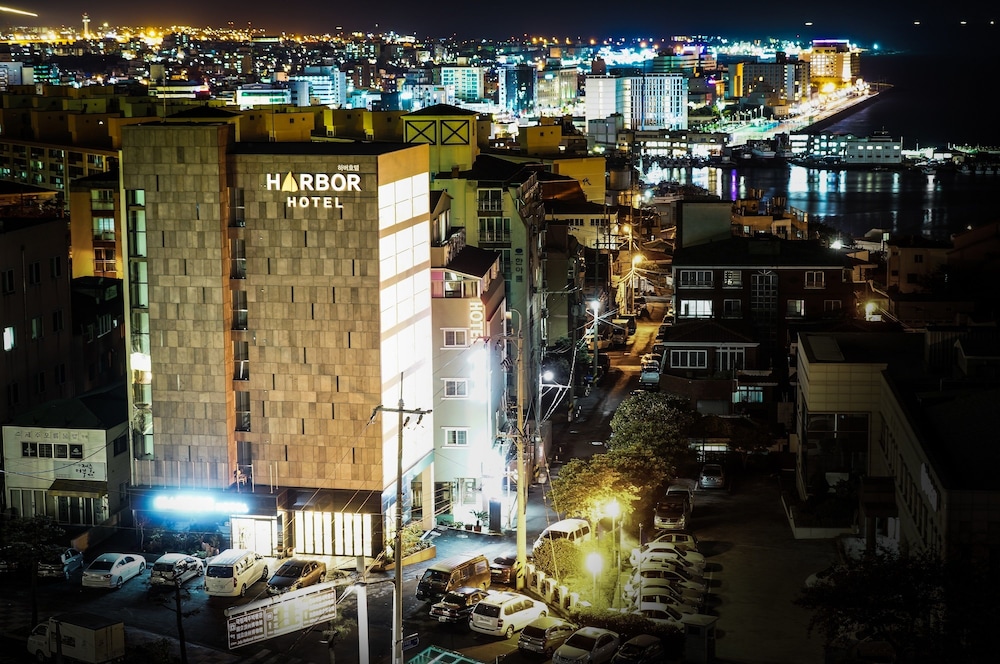 Harbor Hotel 27/34
