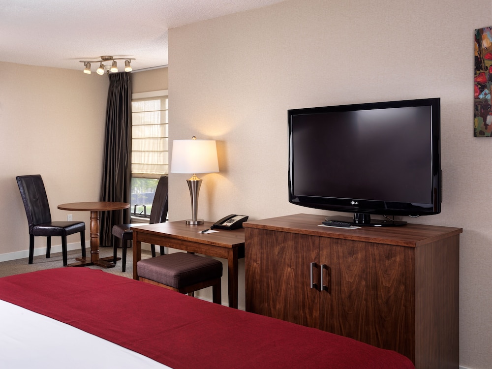 HUNTINGDON MANOR(FORMERLY Huntingdon Hotel & Suites) 38/50