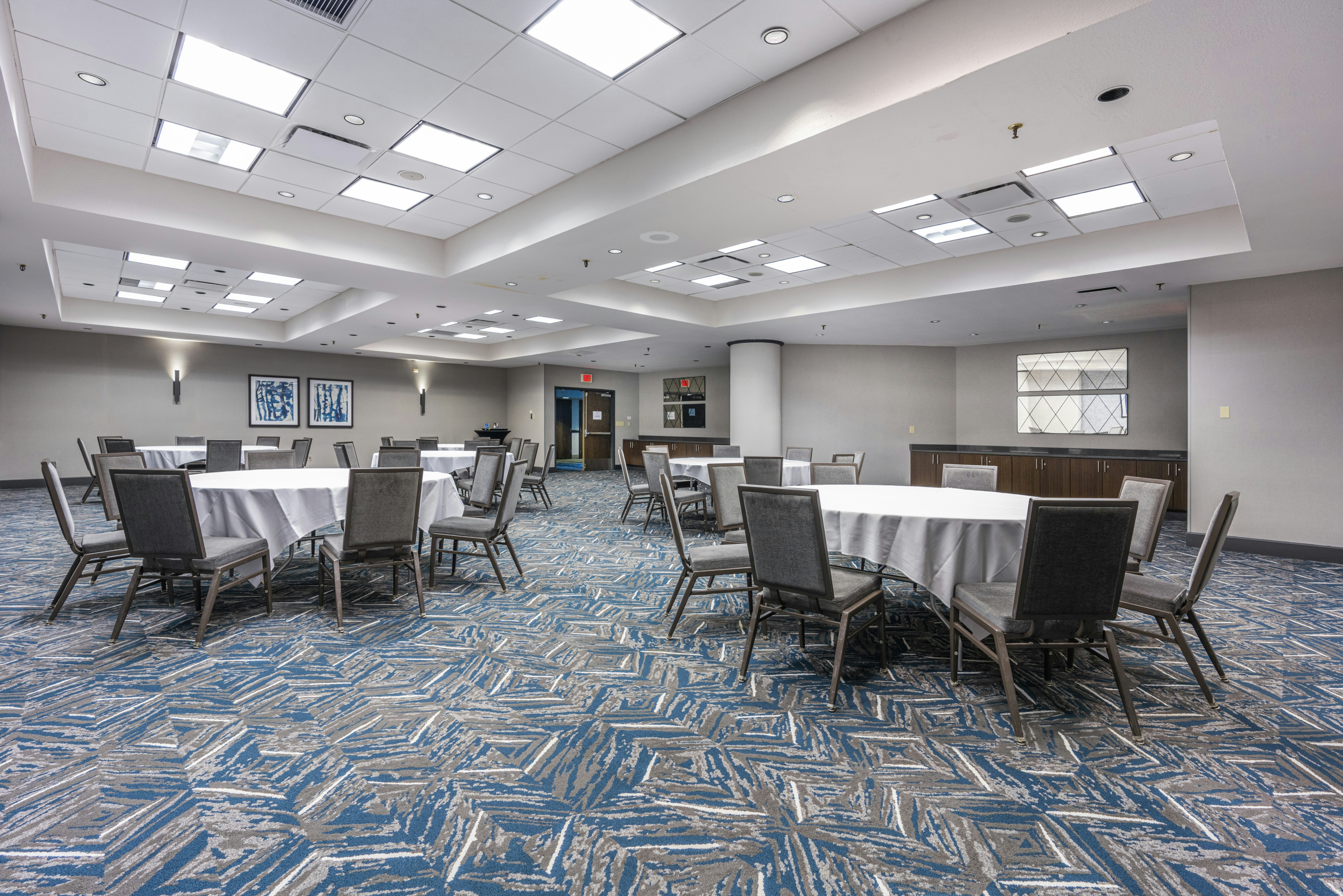 Embassy Suites Indianapolis Downtown 63/75