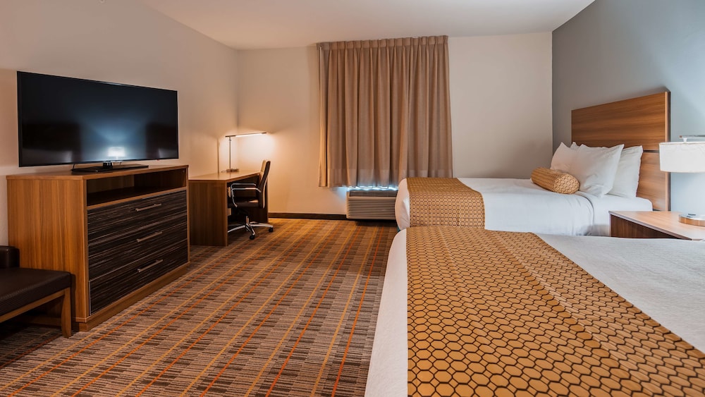 Best Western Ingleside Inn & Suites 13/37