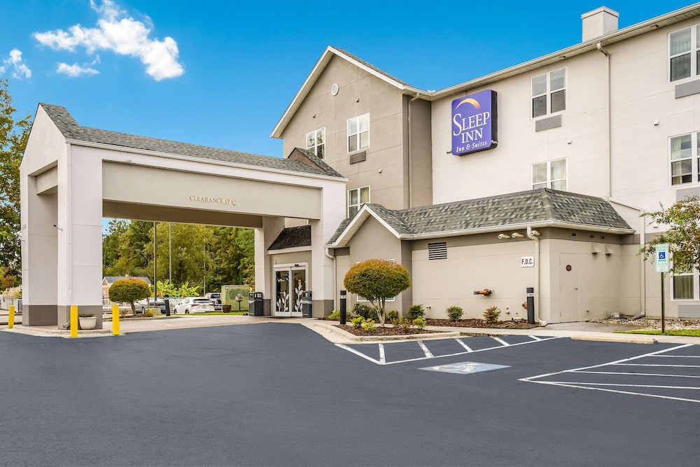 Sleep Inn & Suites Jacksonville Near Camp Lejeune 1/33