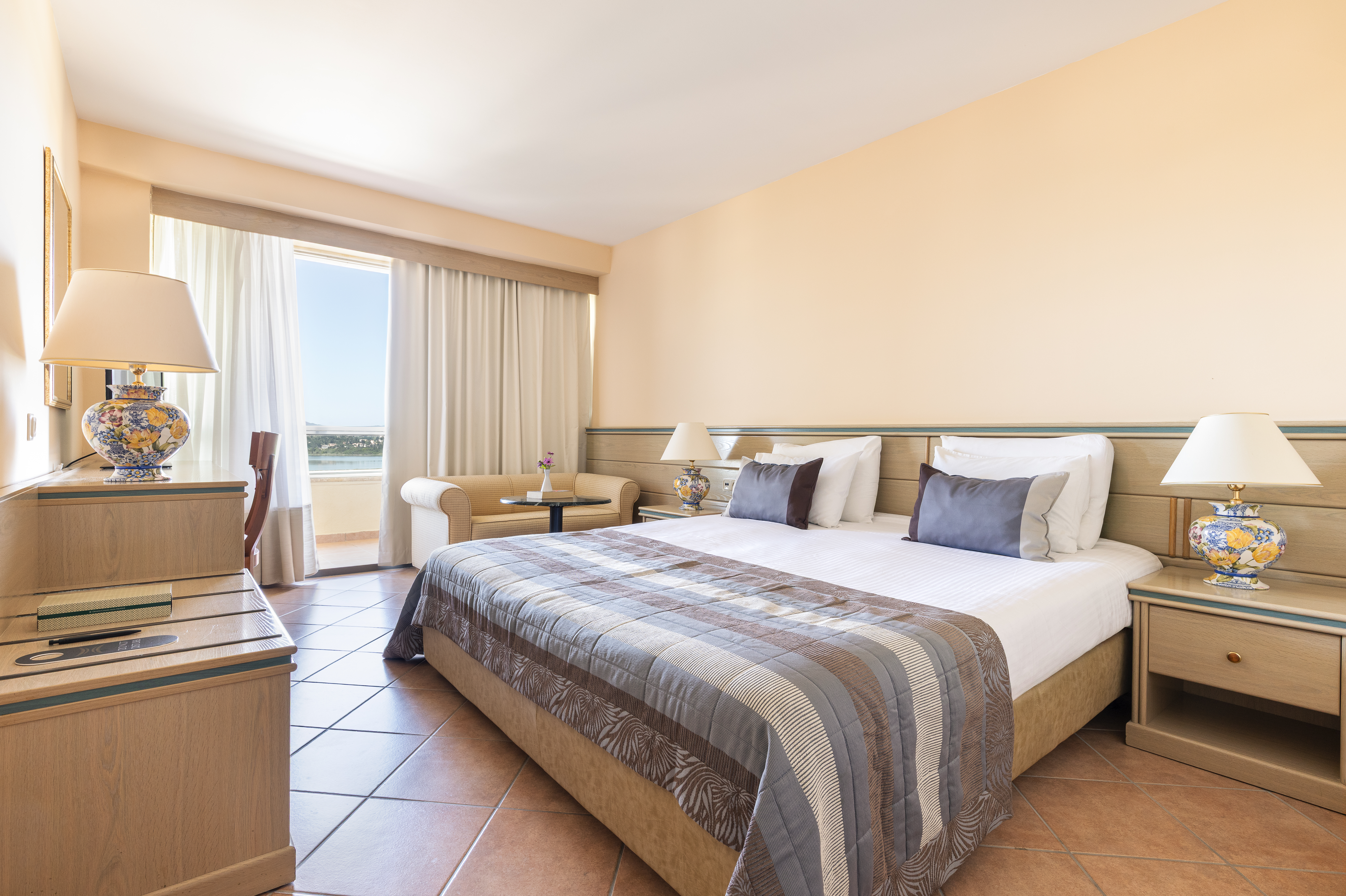 ESSENTIAL, DOUBLE OR TWIN BED
