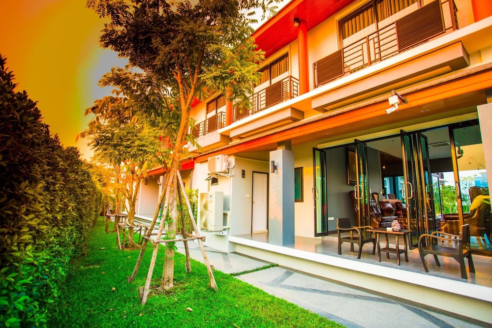 Aziss Boutique Hotel 48/54