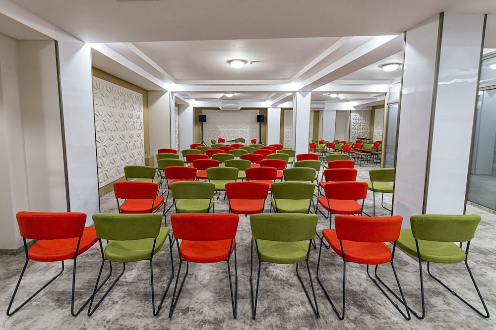 PRESTIGE BOUTIQUE HOTEL CRAIOVA 59/65