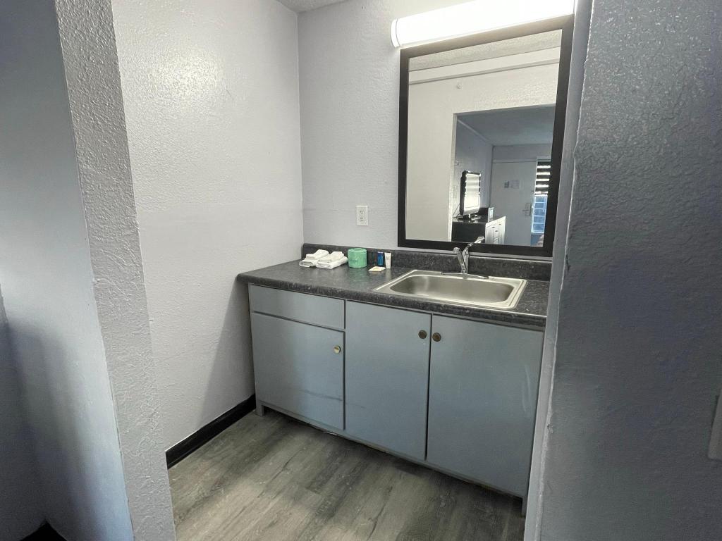 Budgetel Inn and Suites 20/20