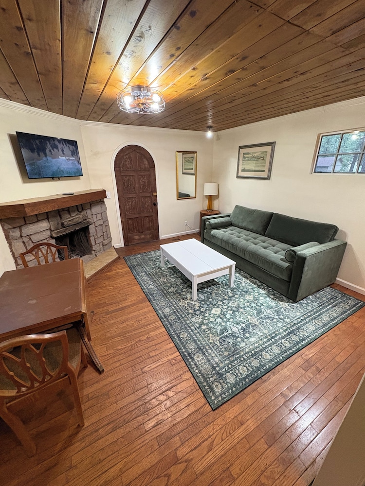 Emerald Bay Lodge 32/40