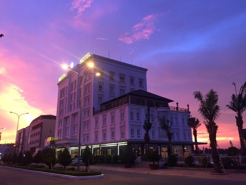 Nesta Hotel 5/64