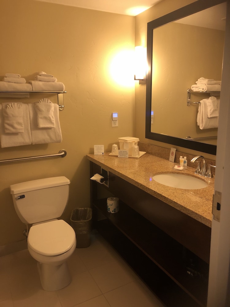 Comfort Inn & Suites Tooele-Salt Lake City 12/34