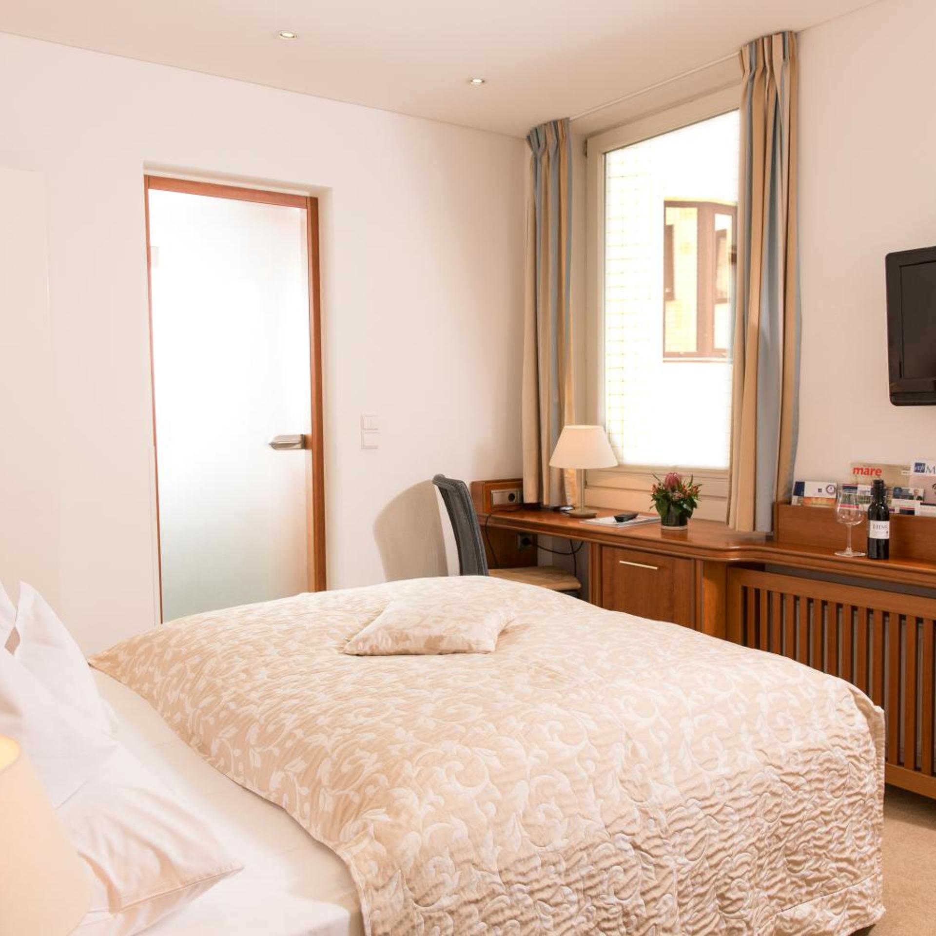 Comfort, King Bed, Baseler Hof Hotel 5/10