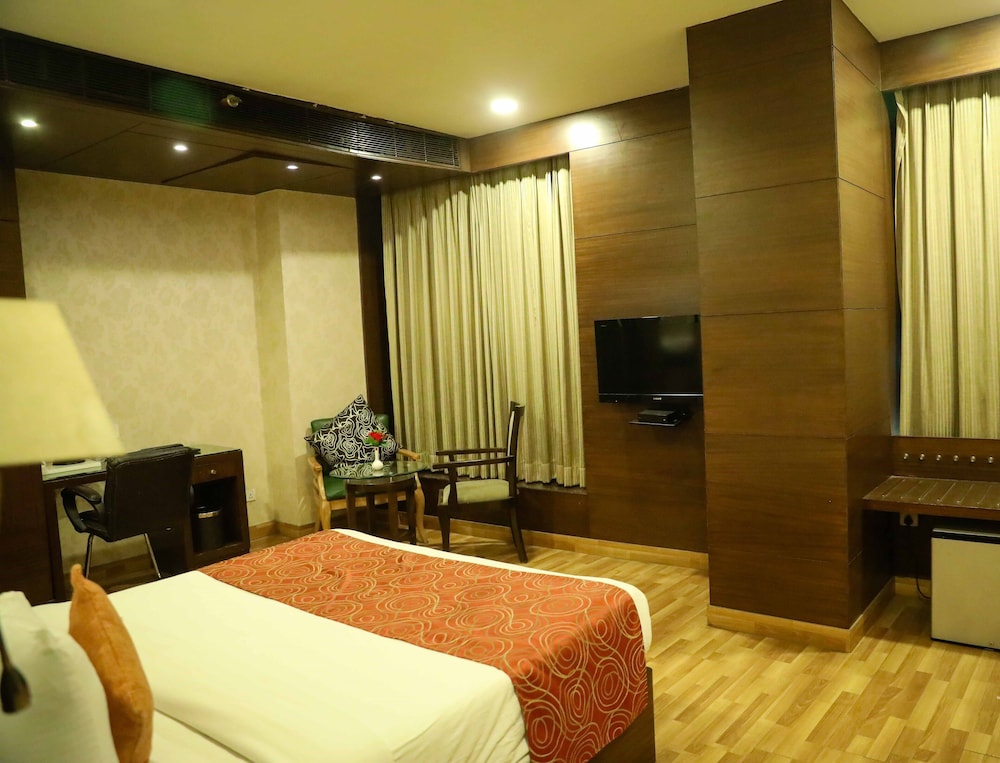 DS Clarks Inn Gurgaon 17/42