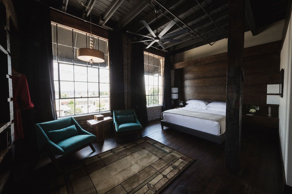 Gunrunner Boutique Hotel 19/63