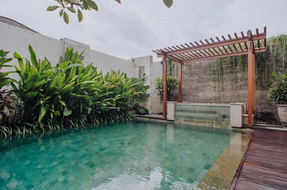 PRADHA VILLAS SEMINYAK 5/63