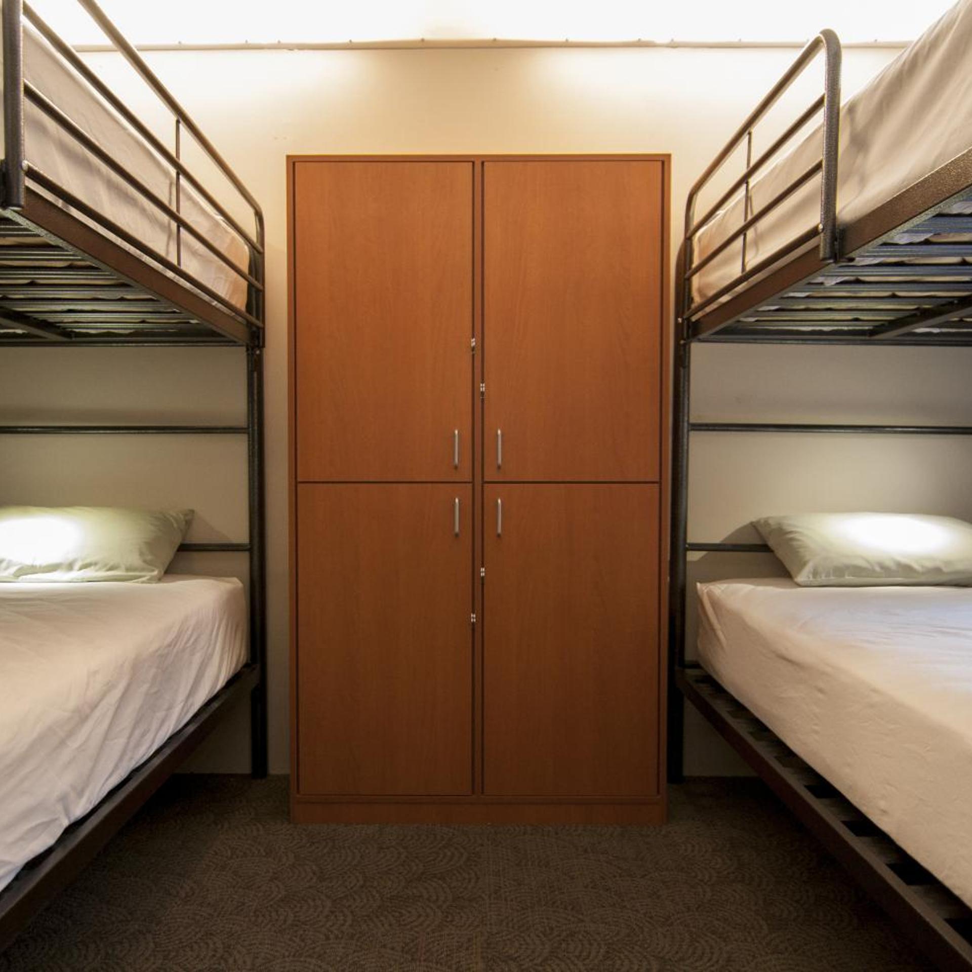 Kangaroo Inn 50/50