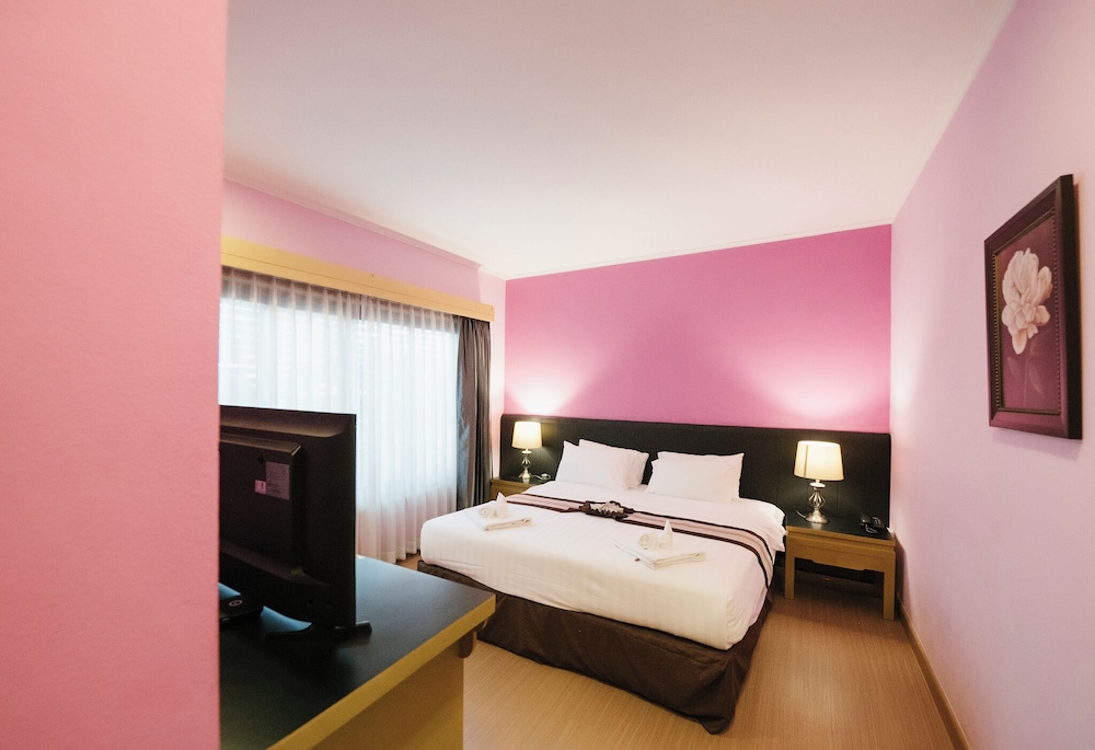 2 BEDROOMS, FAMILY SUITE, 2 KING BEDS