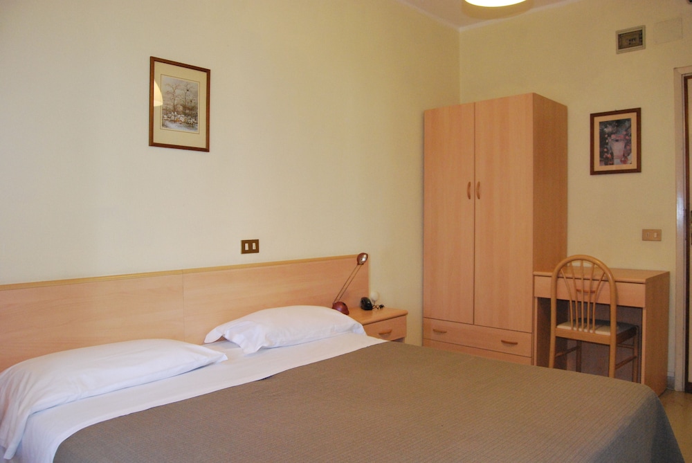 HOTEL LAURIN 16/46