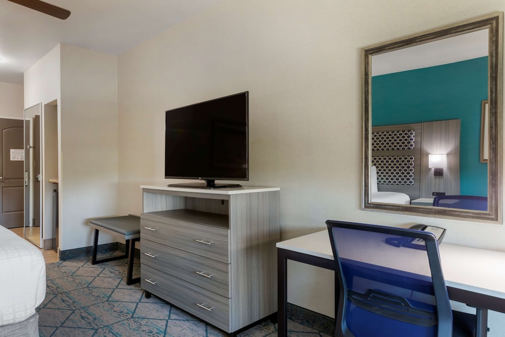 Best Western Plus Wasco Inn & Suites 50/63