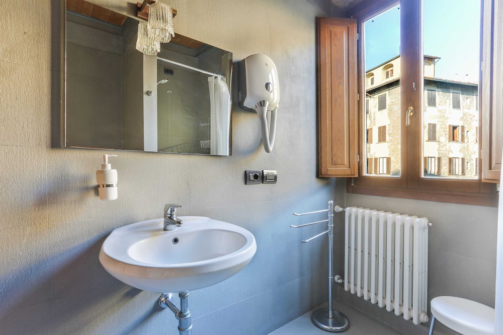 Uffizi Suite II in Florence-hosted by Sweetstay 14/15