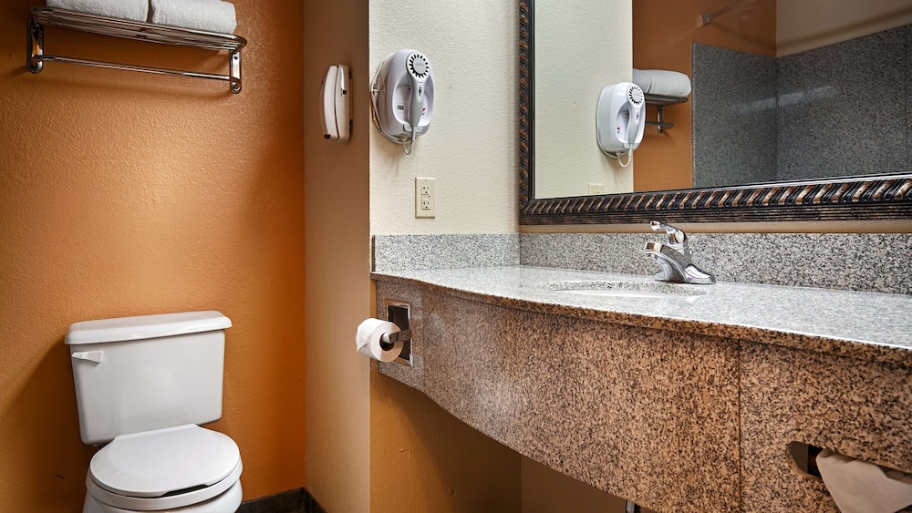 Best Western Plus Bass Hotel & Suites 8/22