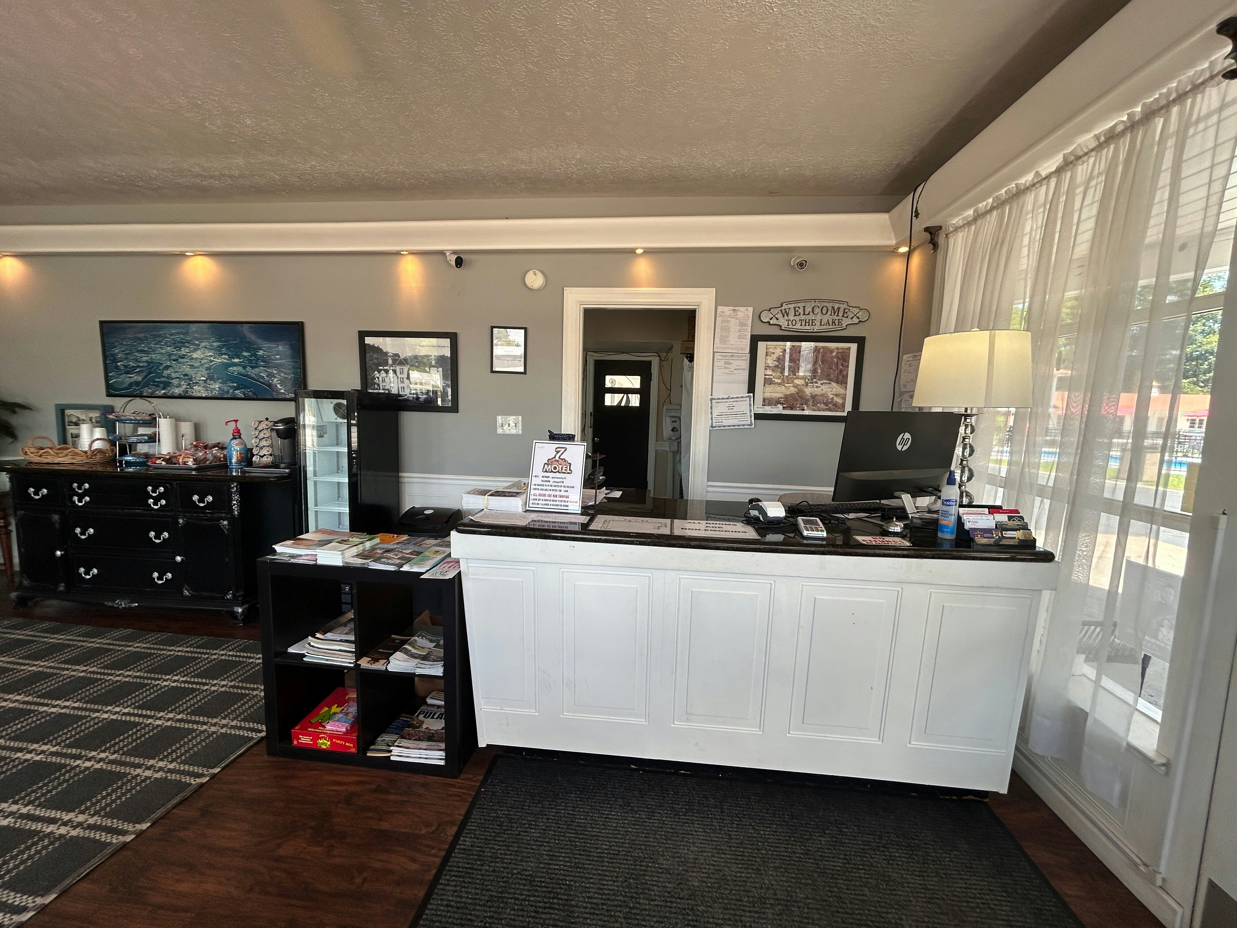 Lobby at 7 Gables Motel Burnside Near Somerset US 27, Burnside - KY