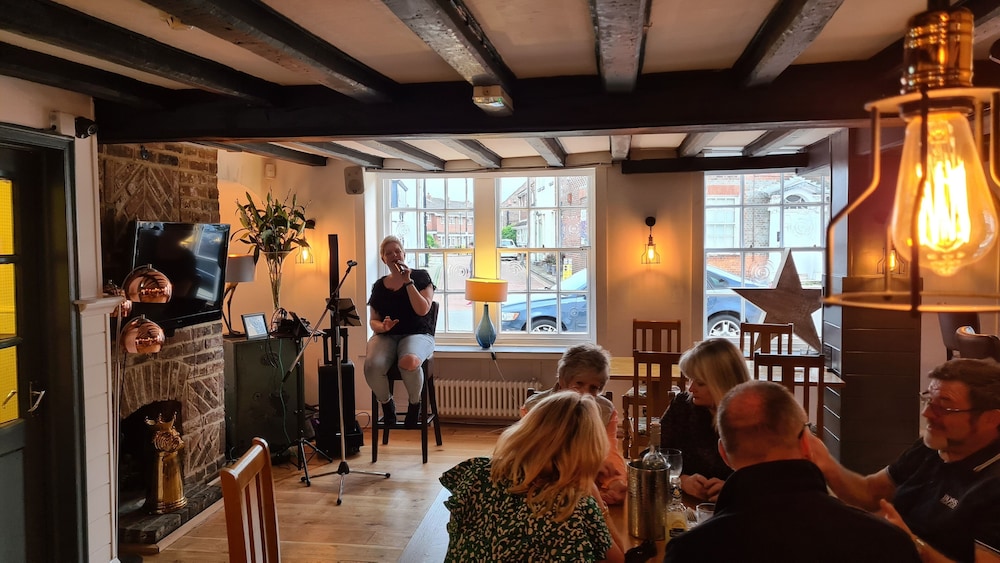The Crown Hotel 29/33