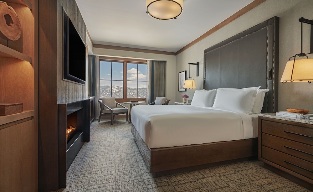 Peak, King Bed