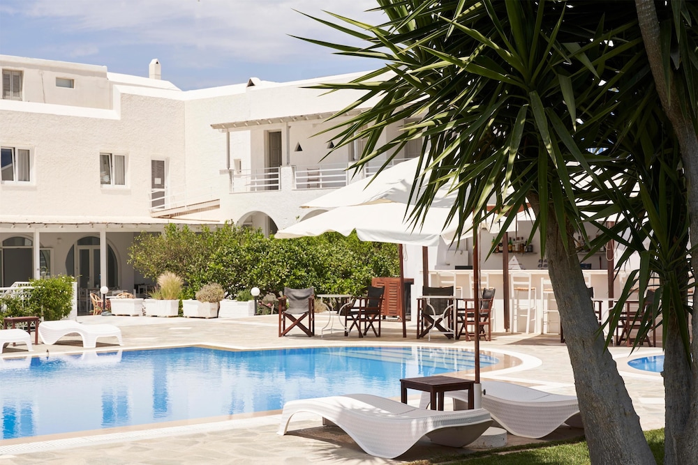 Polos Hotel Paros 86/90