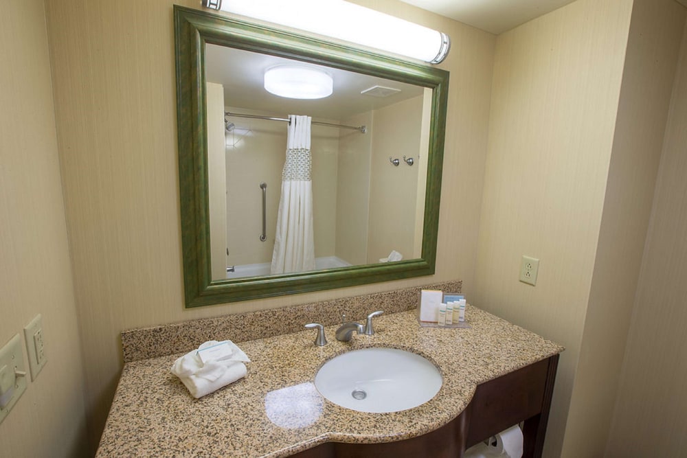 Hampton Inn And Suites Berkshires Lenox 16/59