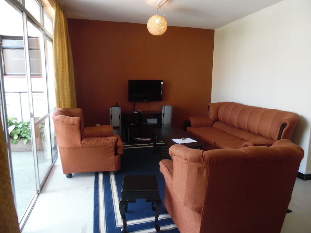 Samra Court 18/40