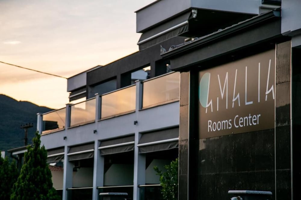 Amalia Center 4/50
