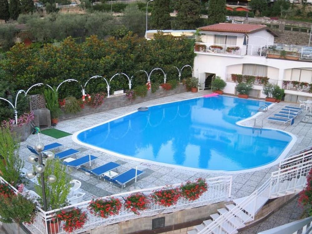 Hotel Excelsior Bay 2/50