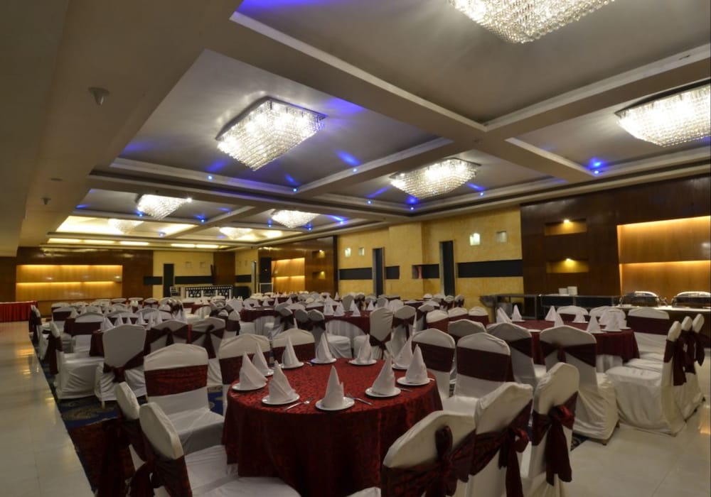 Hk Clarks Inn Amritsar 12/25