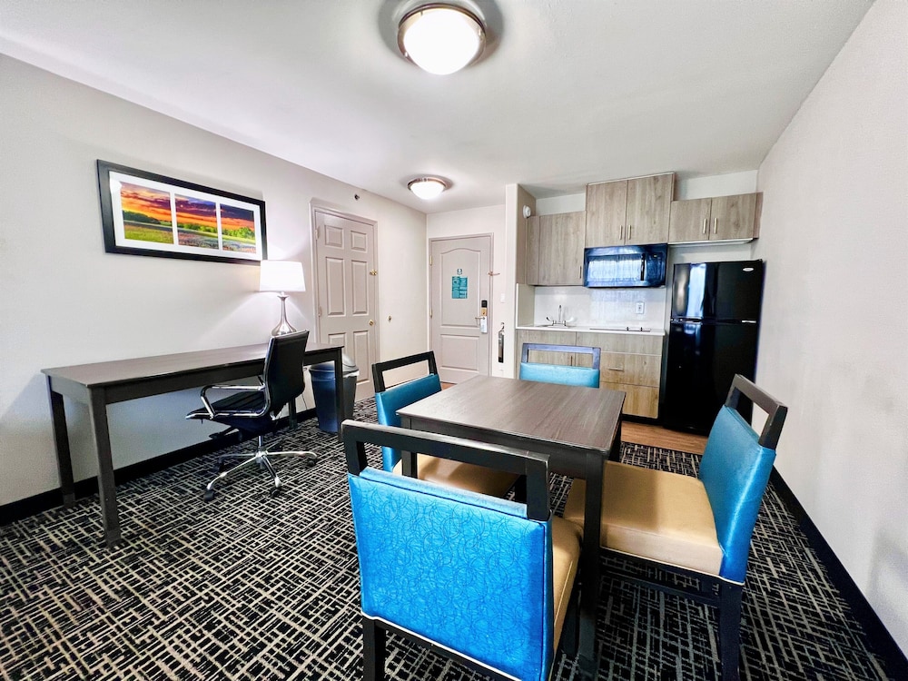 La Quinta Inn & Suites by Wyndham Pharr North McAllen 38/58