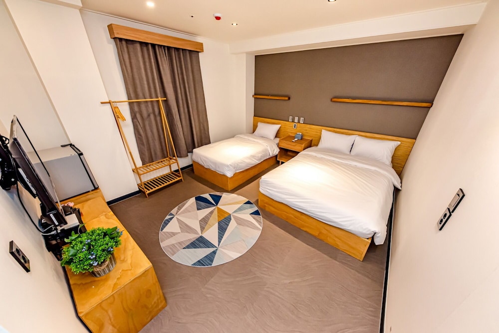 The Jade hotel 6/33