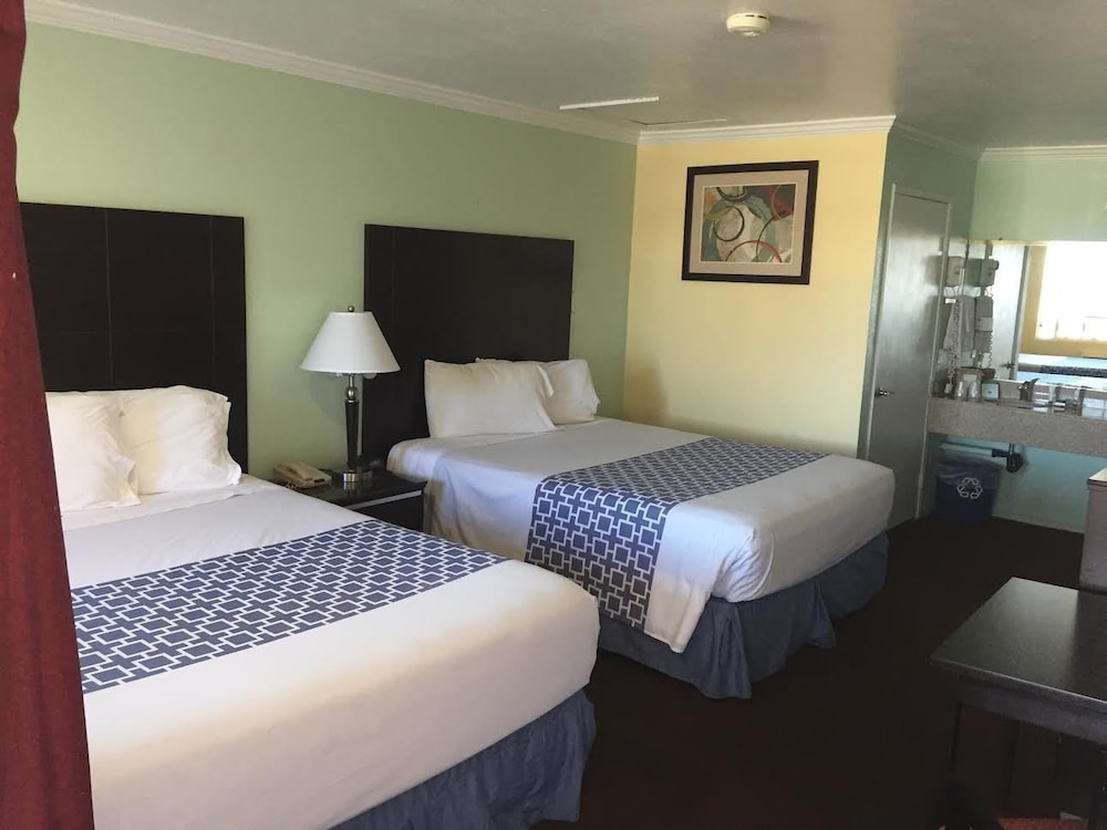Econo Lodge 17/33