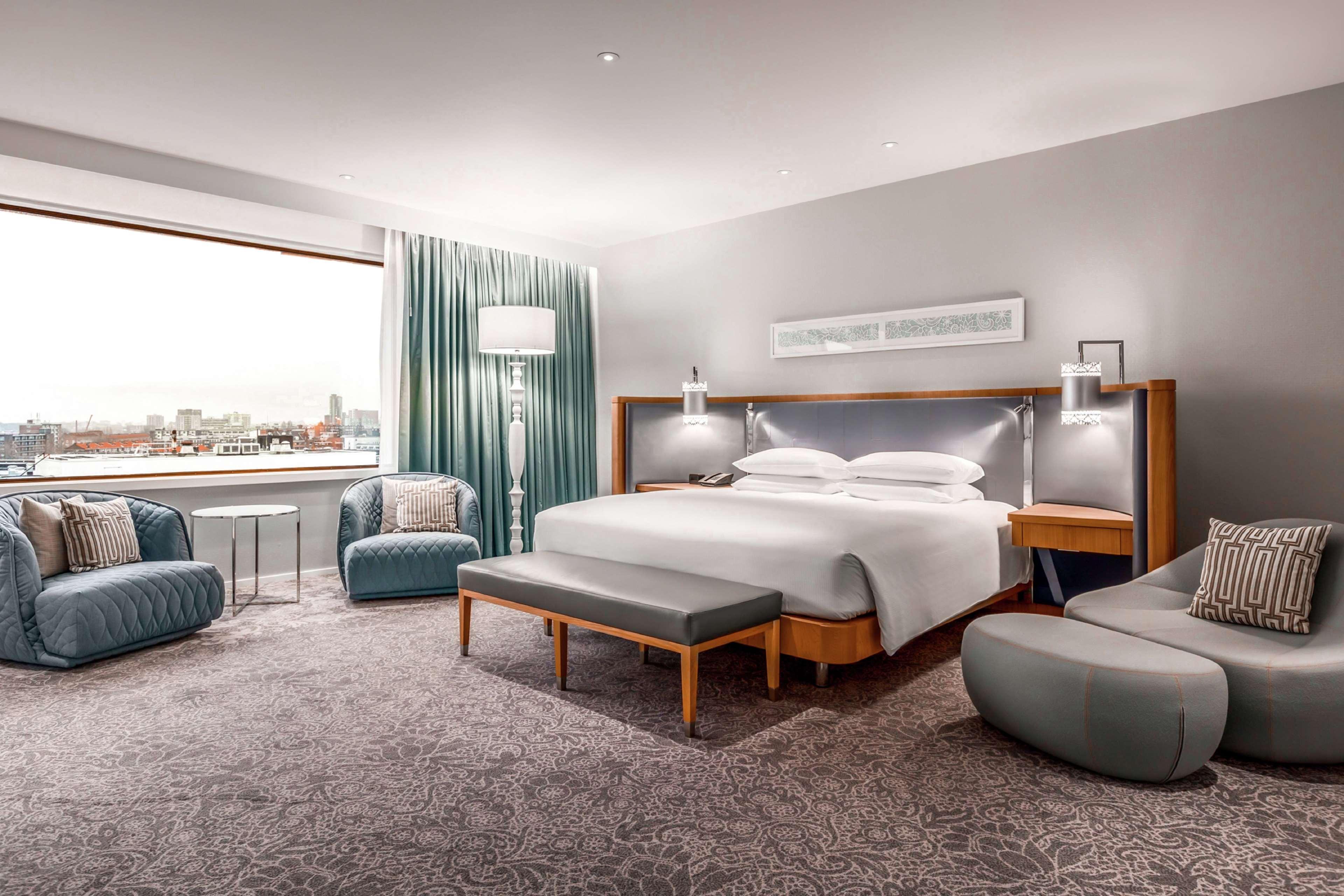 PRESIDENTIAL, SUITE, LOUNGE ACCESS