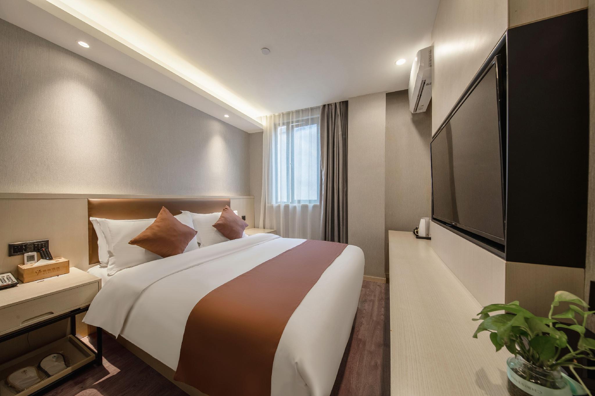 COZY, DOUBLE BED