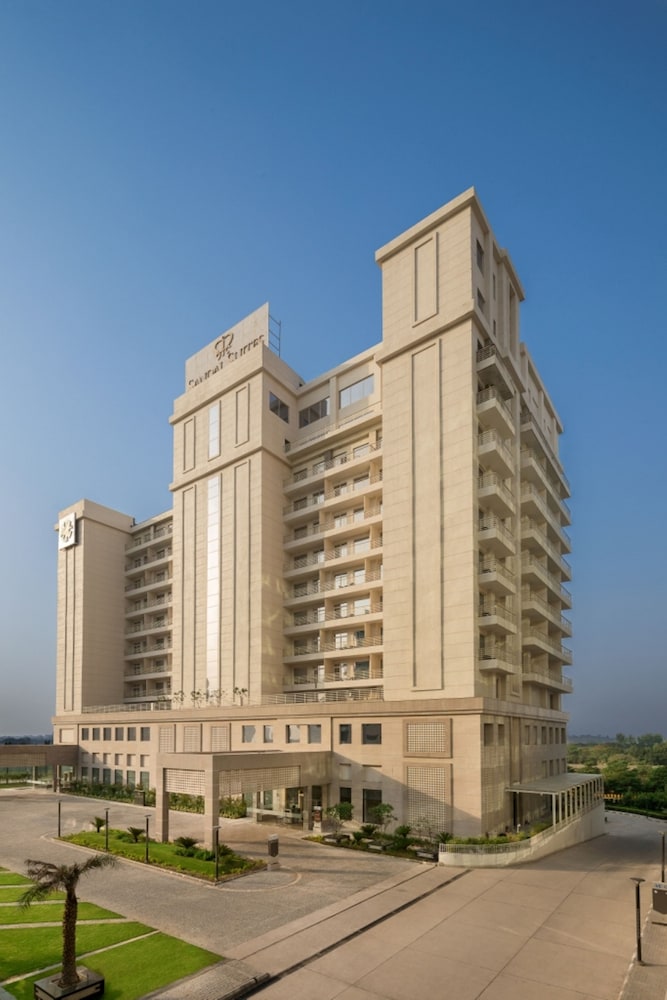 Sandal Suites Op. By Lemon Tree Hotels 2/50